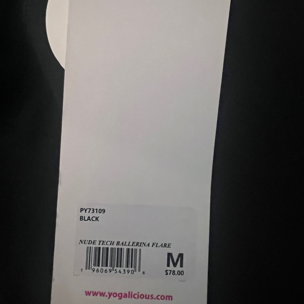 Size Medium | Scrunch front flared leggings - Picture 5 of 5
